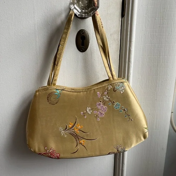 Silk chinoiserie and Rayon floor length gown and matching purse. - Picture 4 of 4